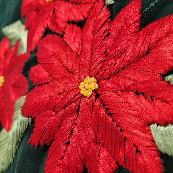 Christmas Tree Skirt Red & Green Velvet 46" w/Poinsettia & Holly Leaves/Berries - Picture 2 of 7